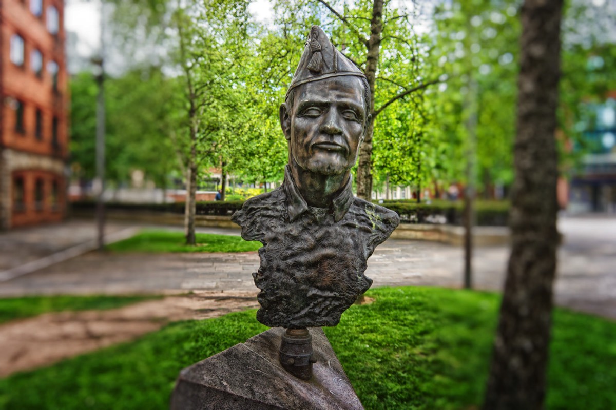 THE XV INTERNATIONAL BRIGADE MEMORIAL AT WRITERS SQUARE 002